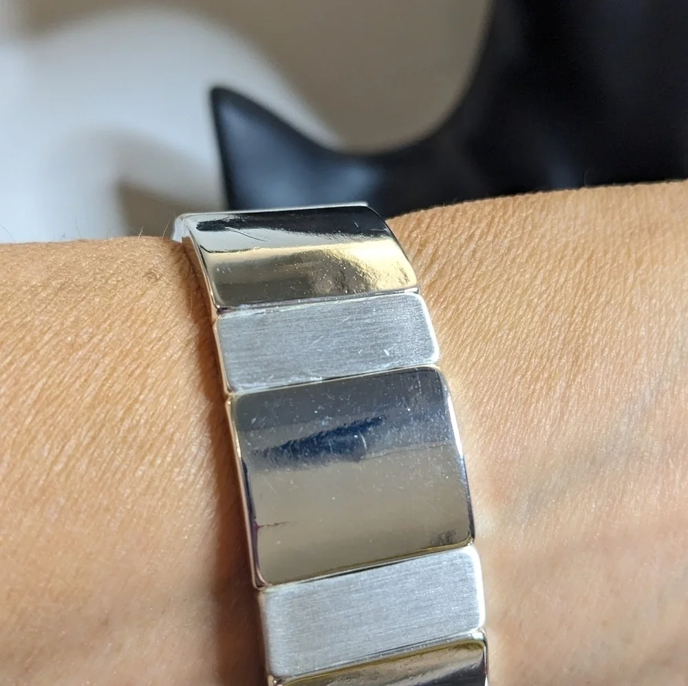 Liz‎ Claiborne Silvertone Stretch Bracelet